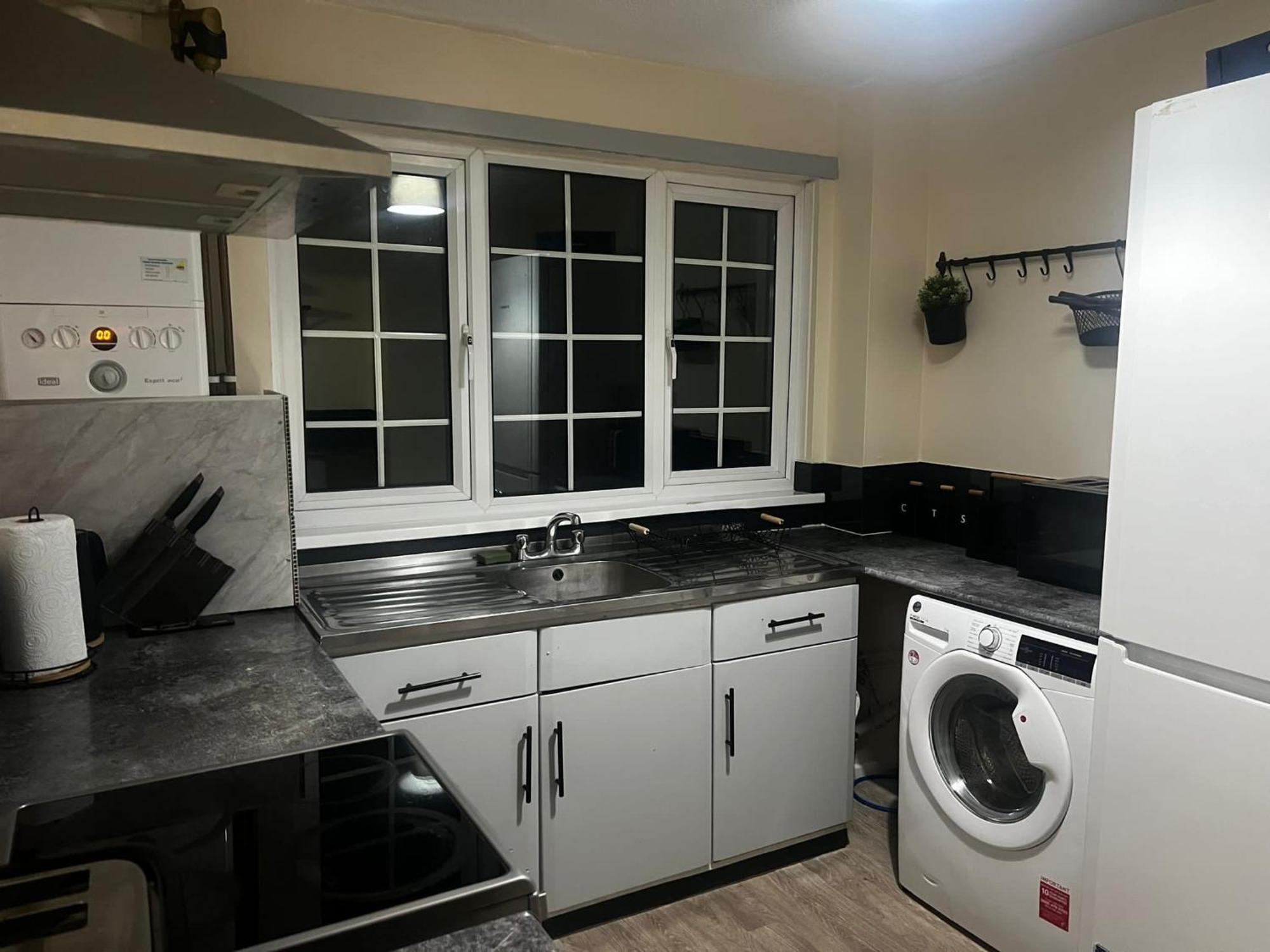 Xb Property - Comfy House Perfect For Families Contractors Relocators 西布罗姆维奇 外观 照片